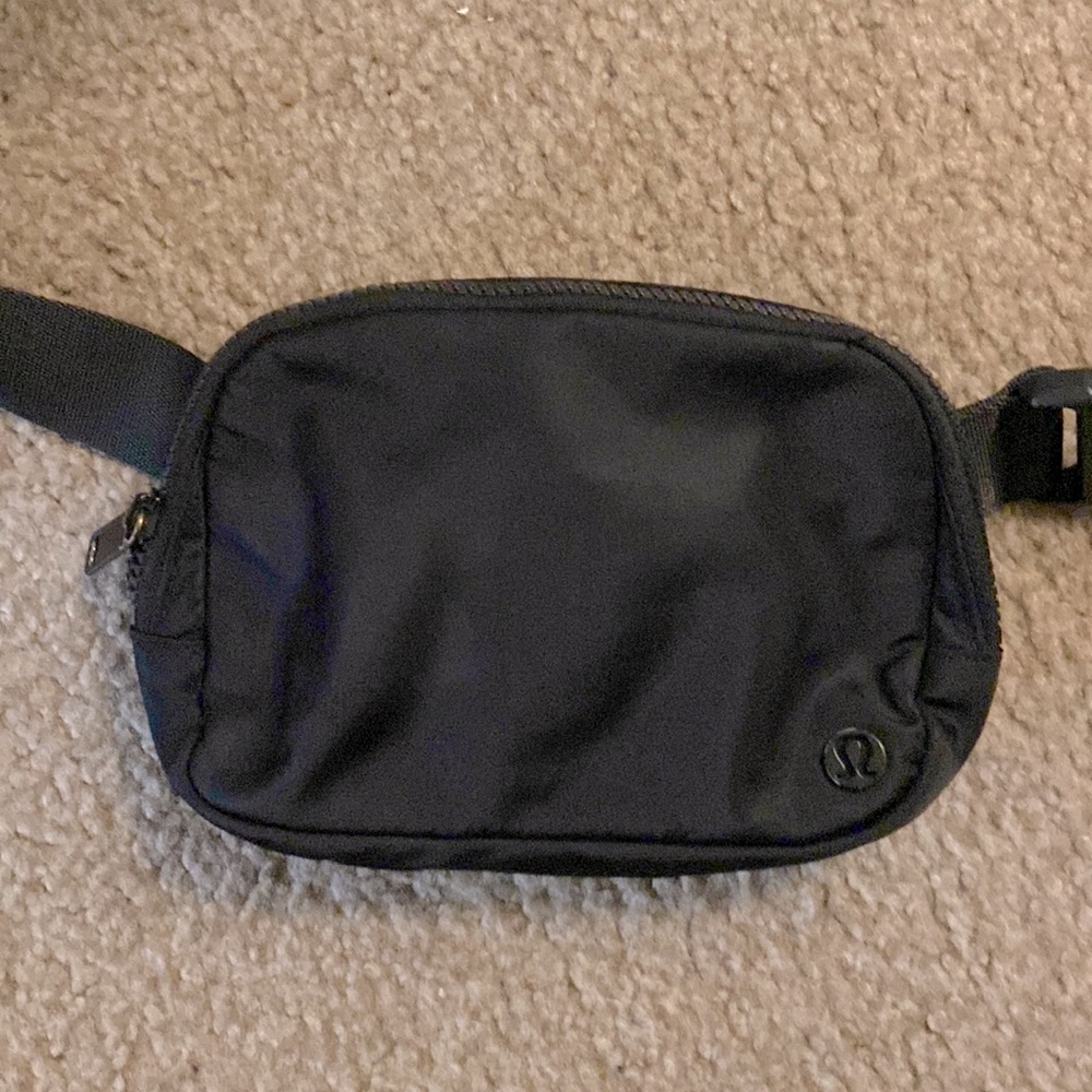 Black on Black Lululemon Everywhere Belt Bag